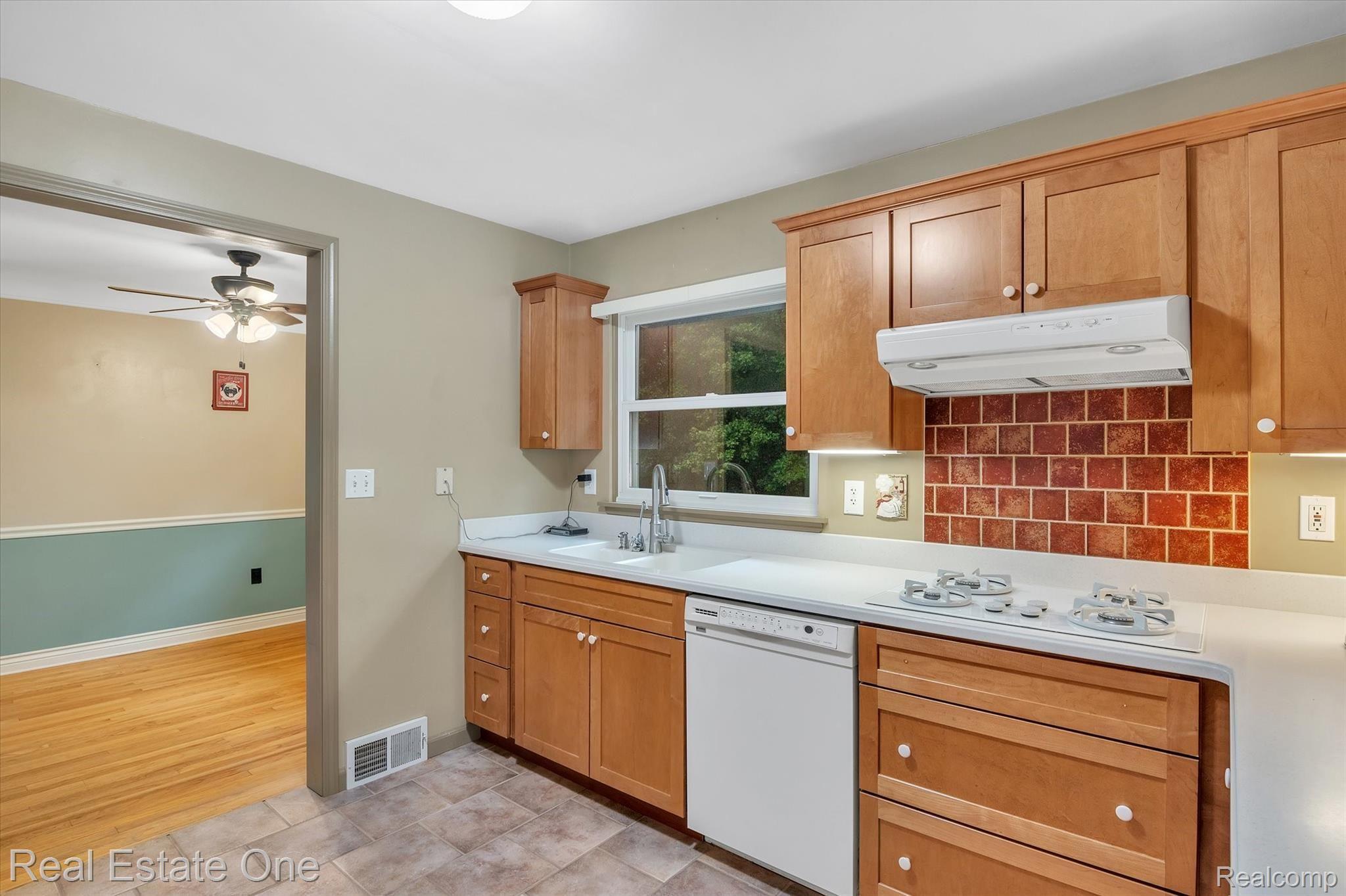 5630 North Fleming Road Fowlerville, MI 48836 - Photo 14 of 42 18-5630-N-Fleming-Rd-WindowStill-Real-Estate-Photography-18.jpg