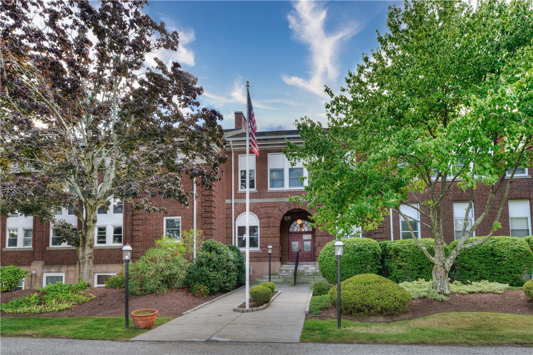3524 West Shore Road, Unit 220 Warwick, RI 02886 - Photo 3 of 20