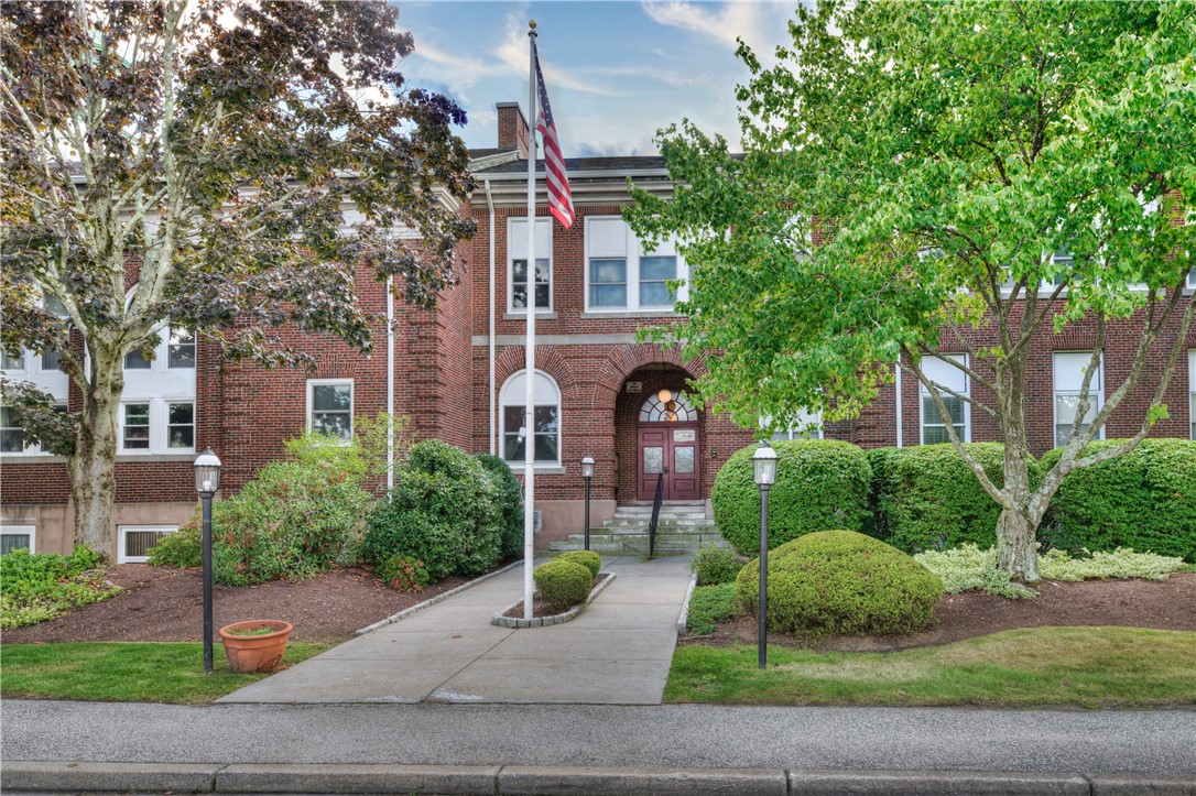 3524 West Shore Road, Unit 220 Warwick, RI 02886 - Photo 4 of 20