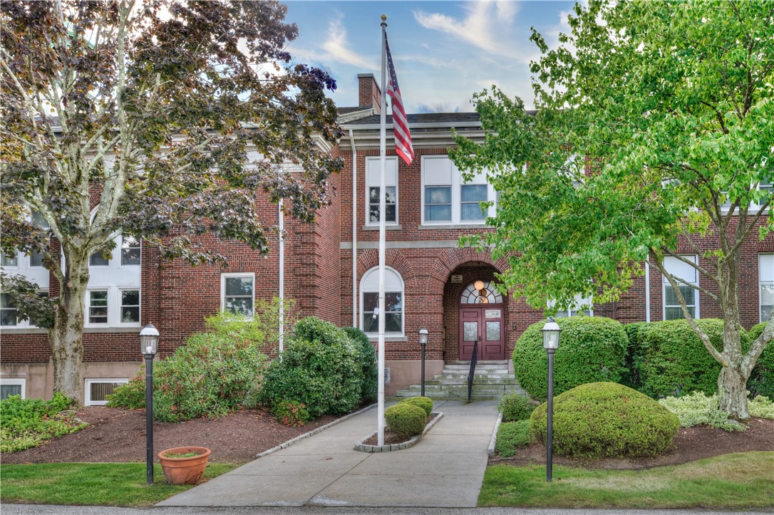3524 West Shore Road, Unit 220 Warwick, RI 02886 - Photo 5 of 20