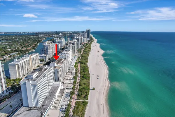 $5,500 | 5555 Collins Avenue, Unit 3N, Miami Beach, FL 33140