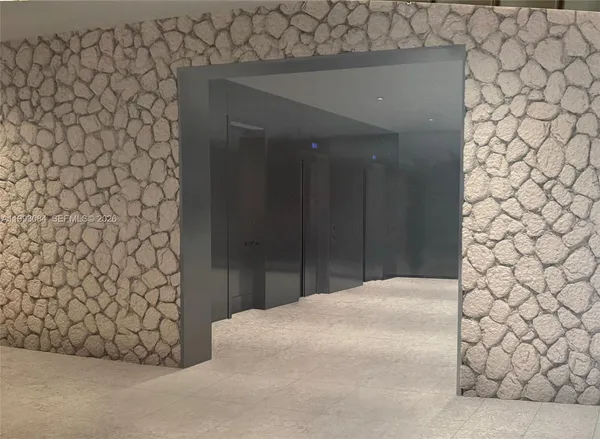 $5,500 | 5555 Collins Avenue, Unit 3N, Miami Beach, FL 33140