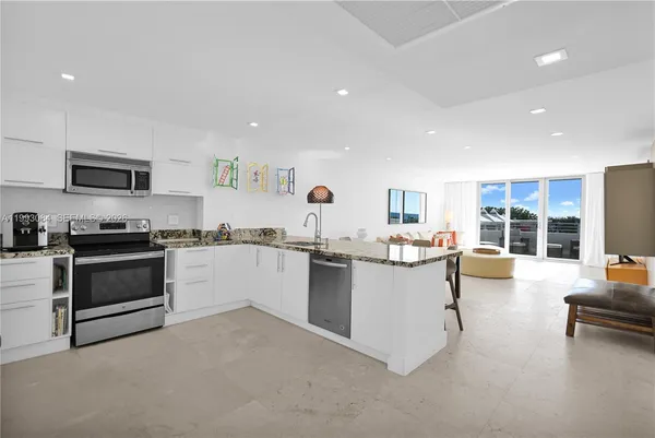 $5,500 | 5555 Collins Avenue, Unit 3N, Miami Beach, FL 33140