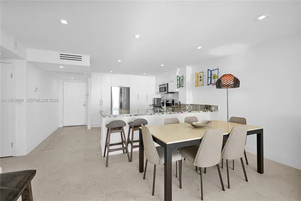 $5,500 | 5555 Collins Avenue, Unit 3N, Miami Beach, FL 33140