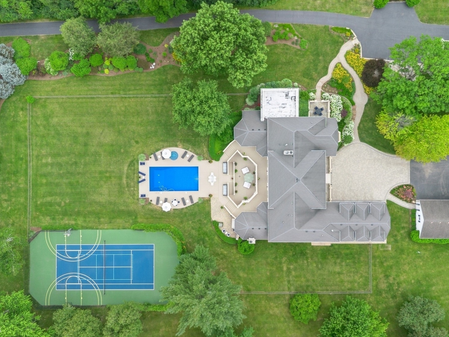 5-n113 Burr Road St. Charles, IL 60175 - Photo 108 of 130 an aerial view of a house with a garden