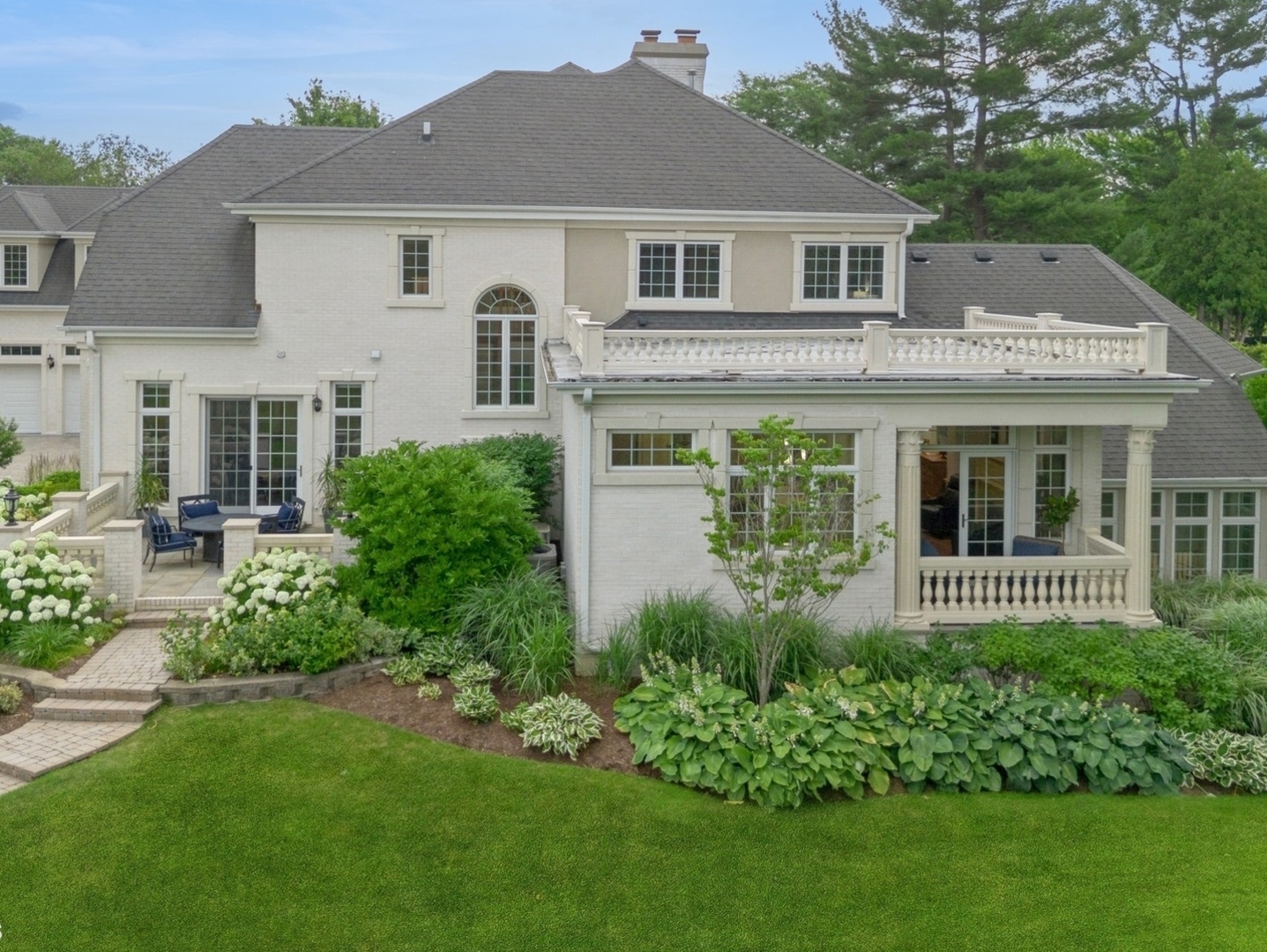 5-n113 Burr Road St. Charles, IL 60175 - Photo 125 of 130 a front view of a house with a garden