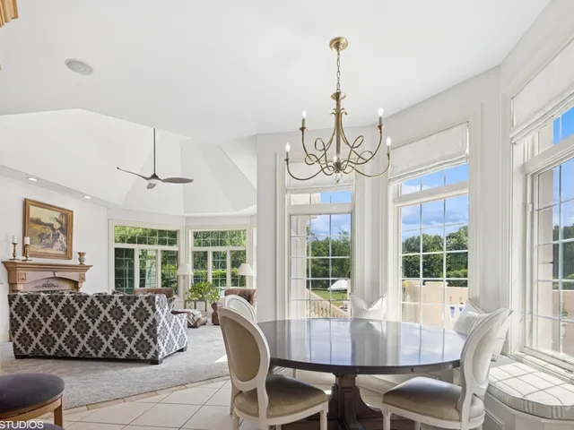 a view of entryway with a front door