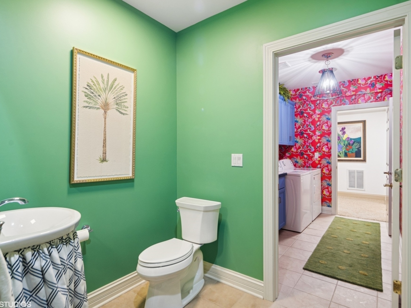 5-n113 Burr Road St. Charles, IL 60175 - Photo 89 of 130 a bathroom with a toilet and a sink