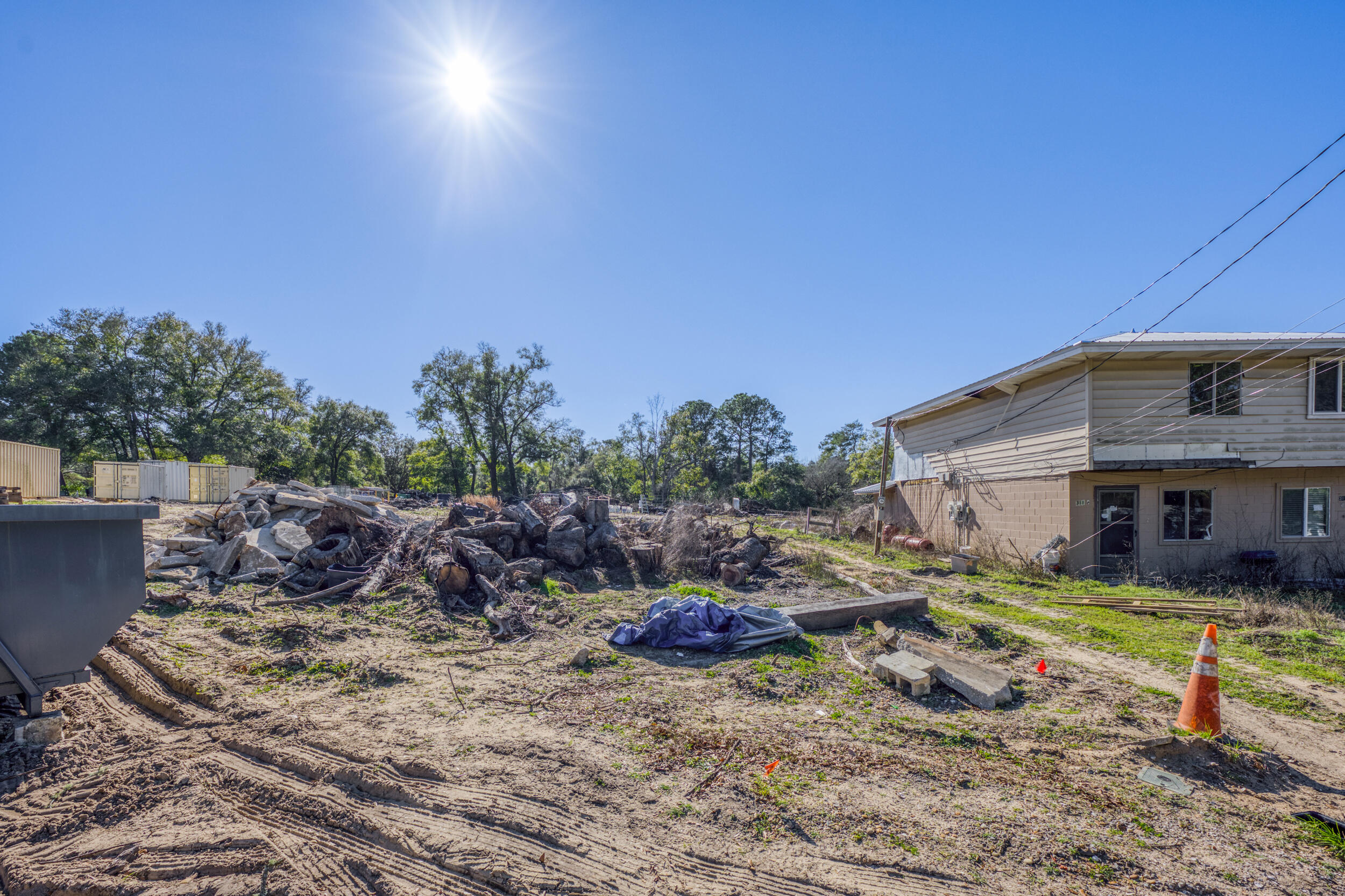 309 Kelly Road Niceville, FL 32578 - Photo 7 of 8 a view of a house with a yard