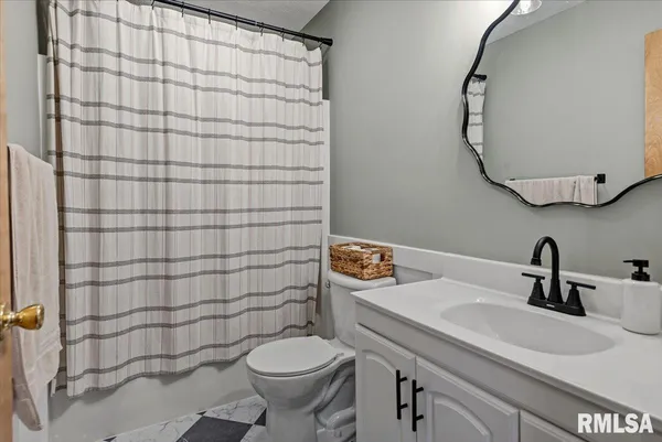 $199,900 | 145 Illini Trail, Virden, IL 62690