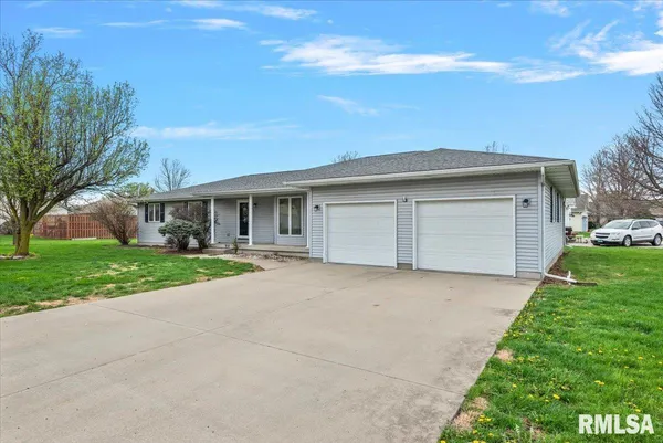 $199,900 | 145 Illini Trail, Virden, IL 62690