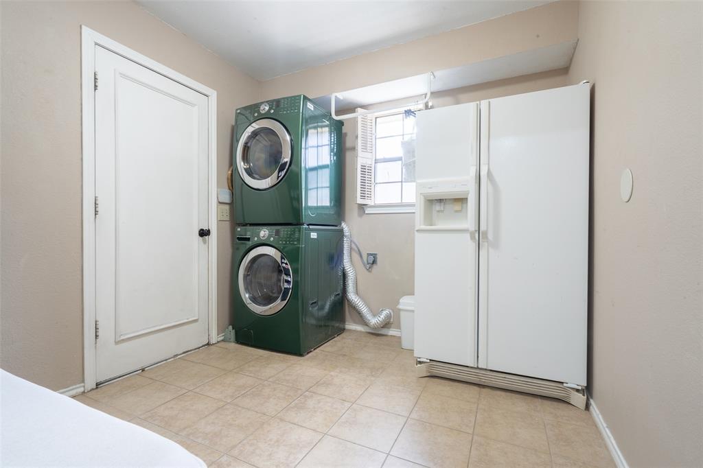 3905 Cross Bend Road Plano, TX 75023 - Photo 11 of 27 a view of living room washer and dryer
