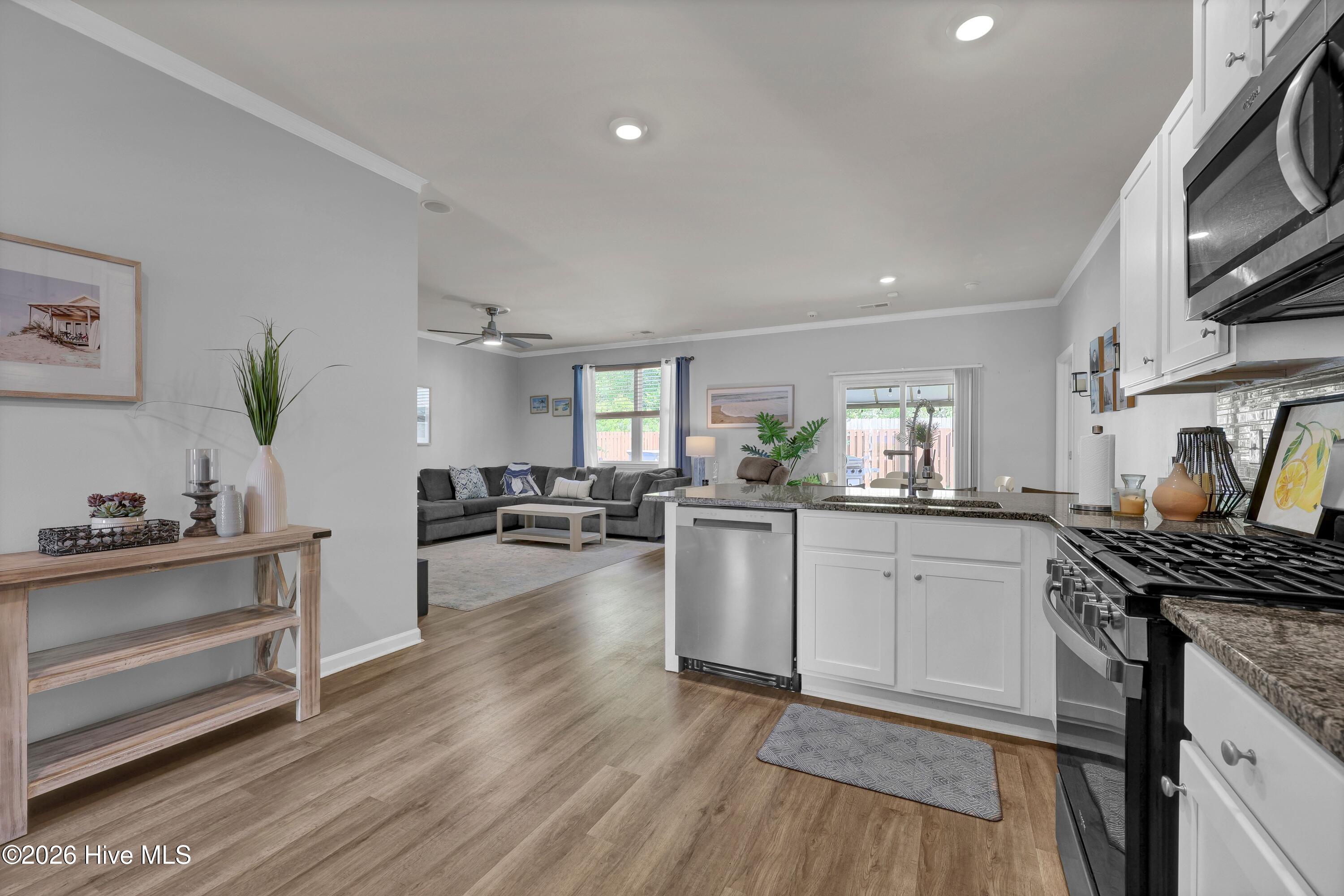 116 Sir Clyde Road Wilmington, NC 28411 - Photo 4 of 29 006_img_6032_480