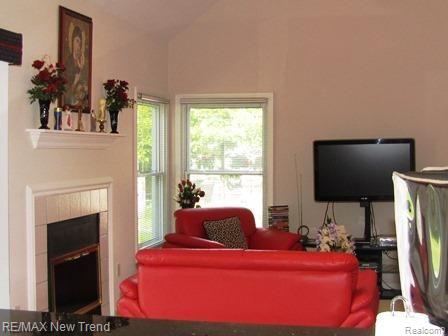 39632 Squire Road Novi, MI 48375 - Photo 5 of 19 Squire Rd - 2 Sty Gr Rm.jpg