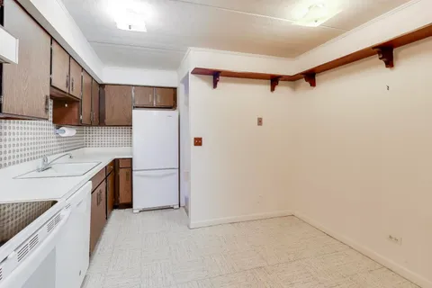 $229,000 | 1301 North Western Avenue, Unit 325, Lake Forest, IL 60045