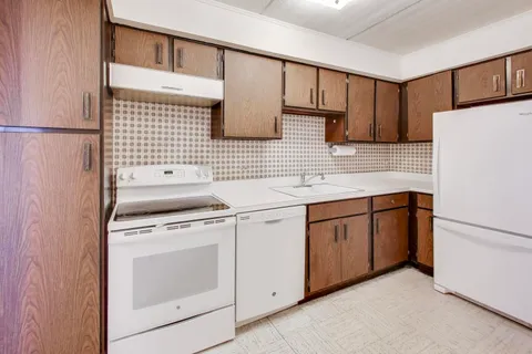 $229,000 | 1301 North Western Avenue, Unit 325, Lake Forest, IL 60045