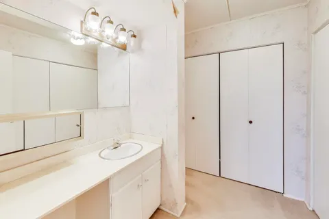 $229,000 | 1301 North Western Avenue, Unit 325, Lake Forest, IL 60045