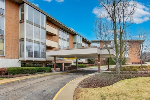 $229,000 | 1301 North Western Avenue, Unit 325, Lake Forest, IL 60045