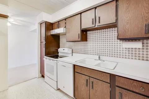 $229,000 | 1301 North Western Avenue, Unit 325, Lake Forest, IL 60045