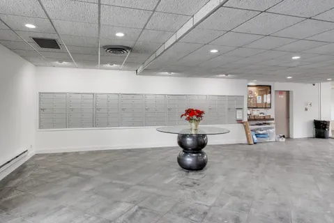 $229,000 | 1301 North Western Avenue, Unit 325, Lake Forest, IL 60045