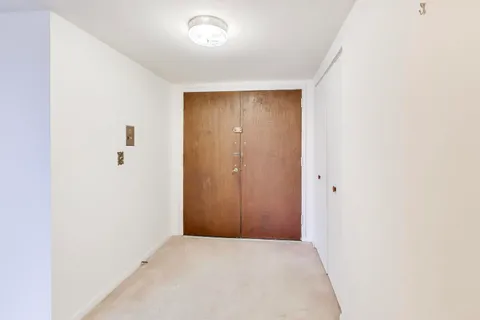 $229,000 | 1301 North Western Avenue, Unit 325, Lake Forest, IL 60045