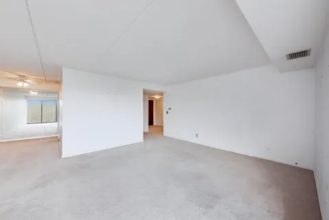 $229,000 | 1301 North Western Avenue, Unit 325, Lake Forest, IL 60045