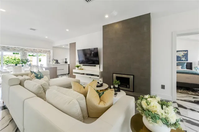 $14,900 | 1544 Michigan Avenue, Miami Beach, FL 33139