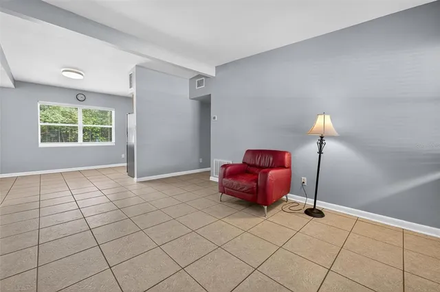 a view of livingroom with furniture