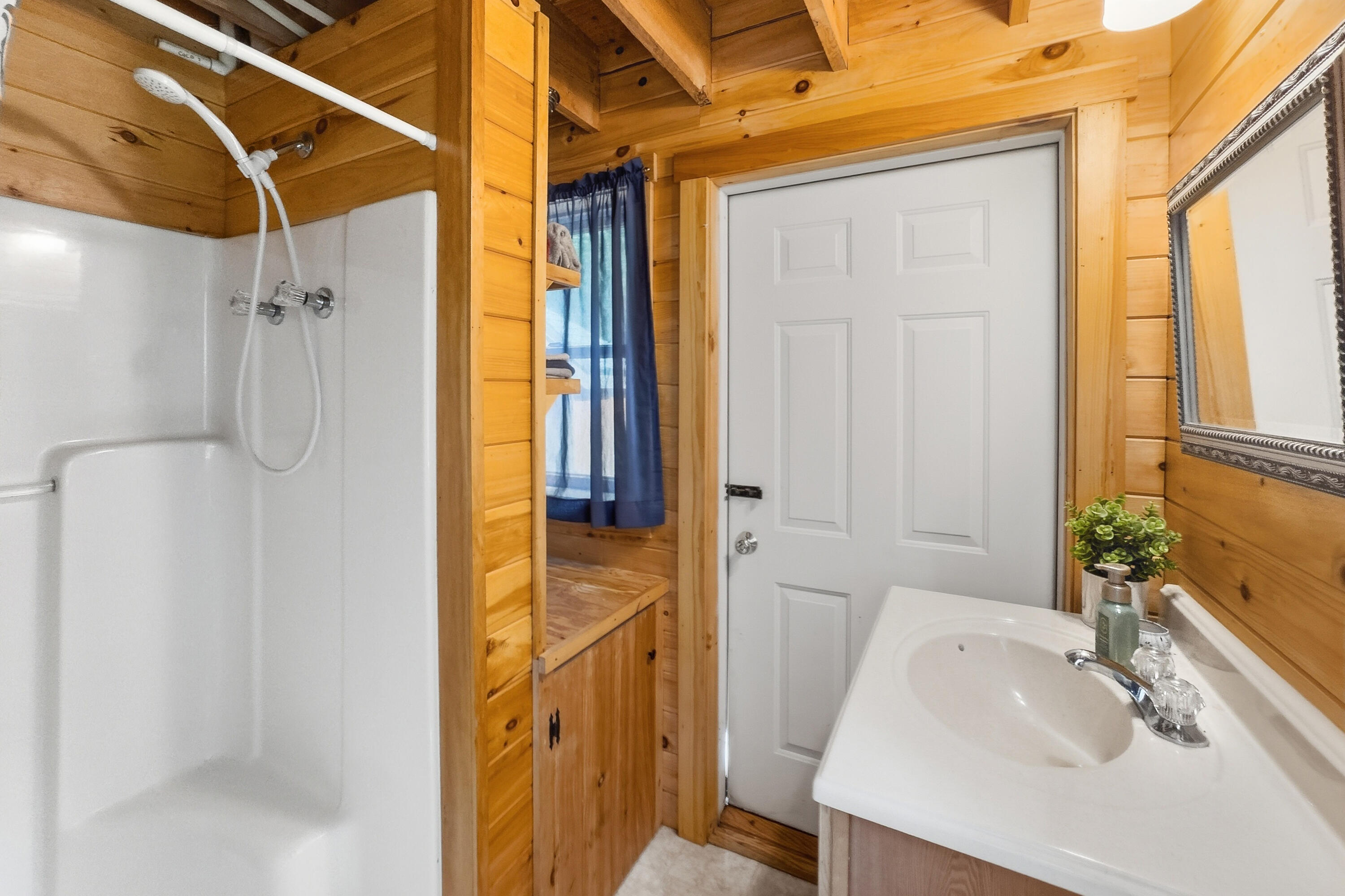 660 Sprague Road Waldoboro, ME 04572 - Photo 31 of 45 1st floor bath