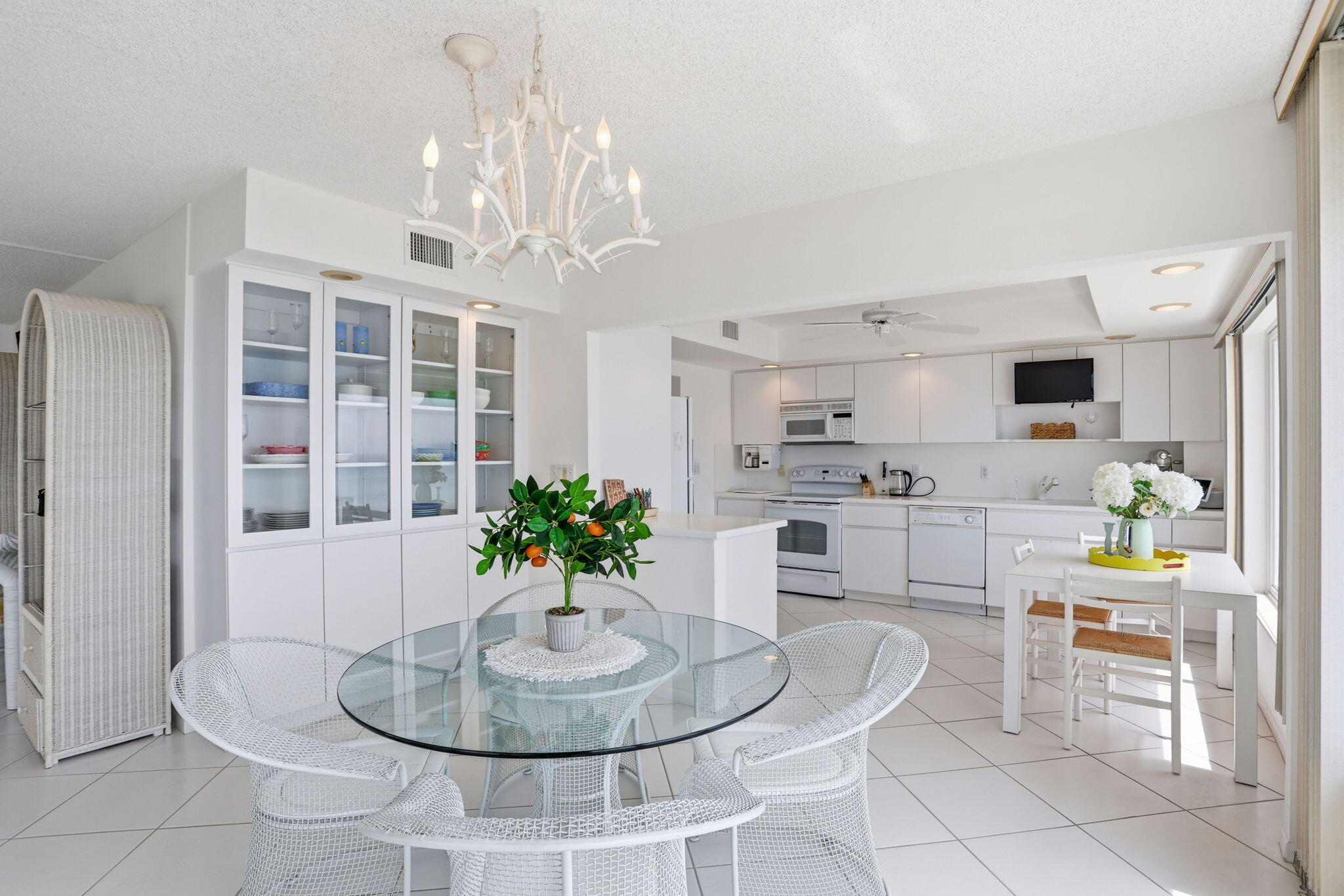 600 South Ocean Boulevard, Unit 6010 Boca Raton, FL 33432 - Photo 11 of 39 Dining area