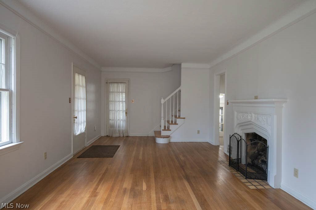 920 Beverly Road Cleveland, OH 44121 - Photo 9 of 29 Living Room