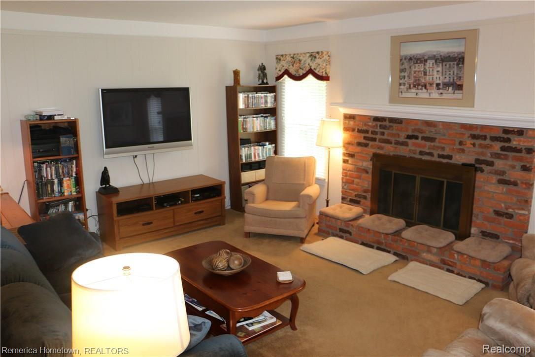8420 Congress Drive Canton, MI 48187 - Photo 5 of 21 IMG_4009.JPG