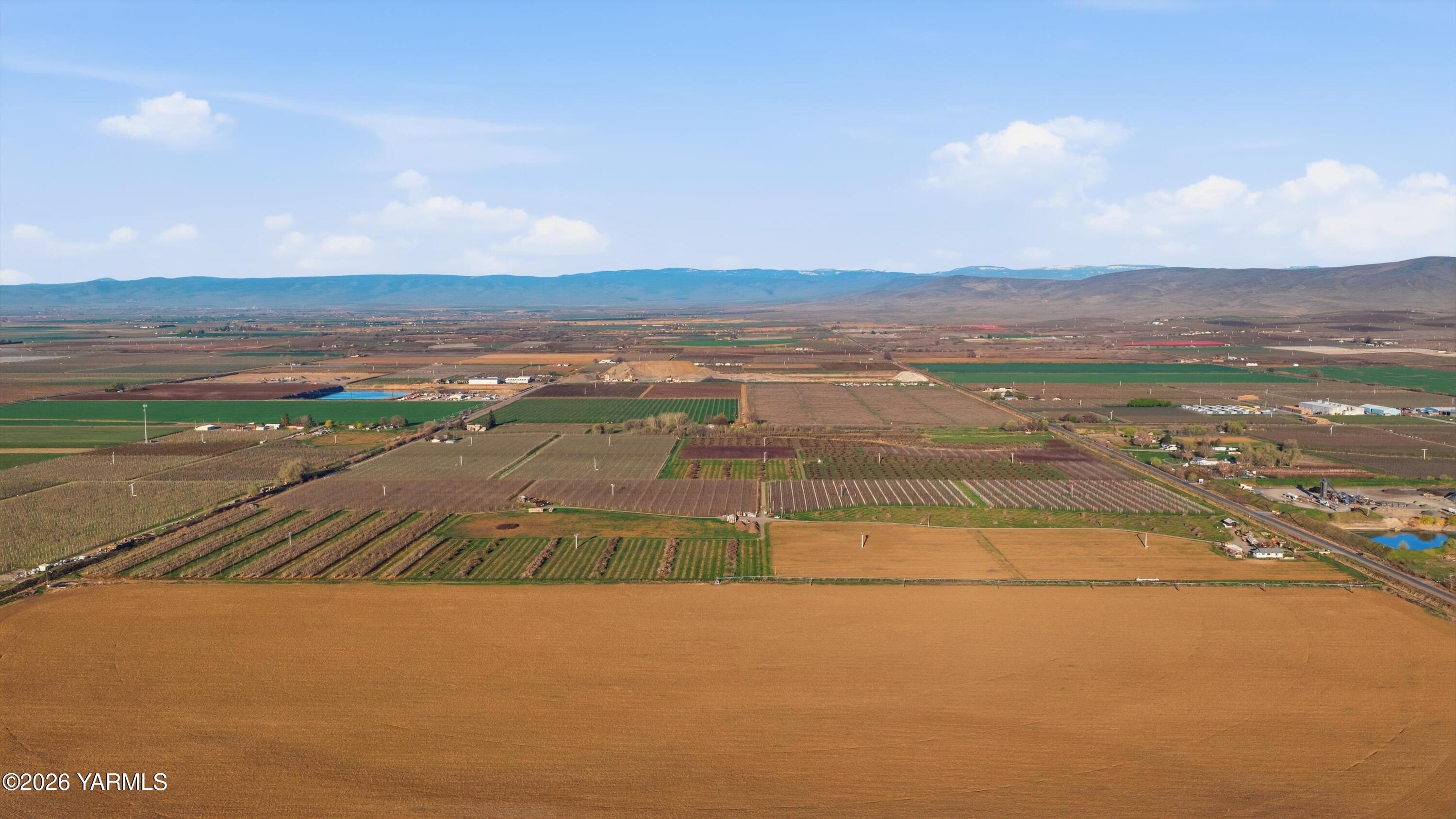 2140 Lateral 1 Road, Unit 3 Wapato, WA 98951 - Photo 4 of 13 02-DJI_20260326081138_0954_D_M4P