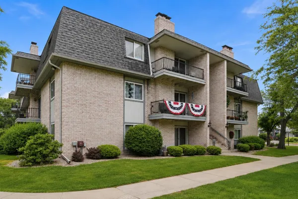$158,300 | 1725 Homan Drive, Unit 204, Schererville, IN 46375