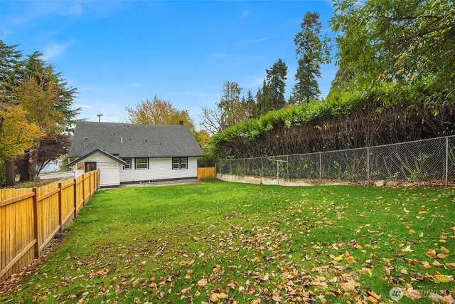 $3,750 | 10425 Des Moines Memorial Drive South, Seattle, WA 98168