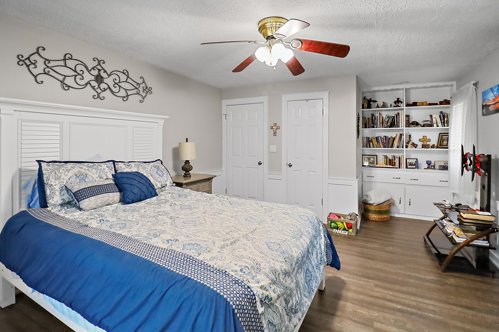 15321 Lindstrom Road Crosby, TX 77532 - Photo 19 of 50 a bedroom with bed and window