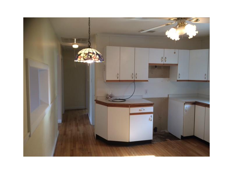3 Frances Street Warren, RI 02885 - Photo 5 of 10 Kitchen.