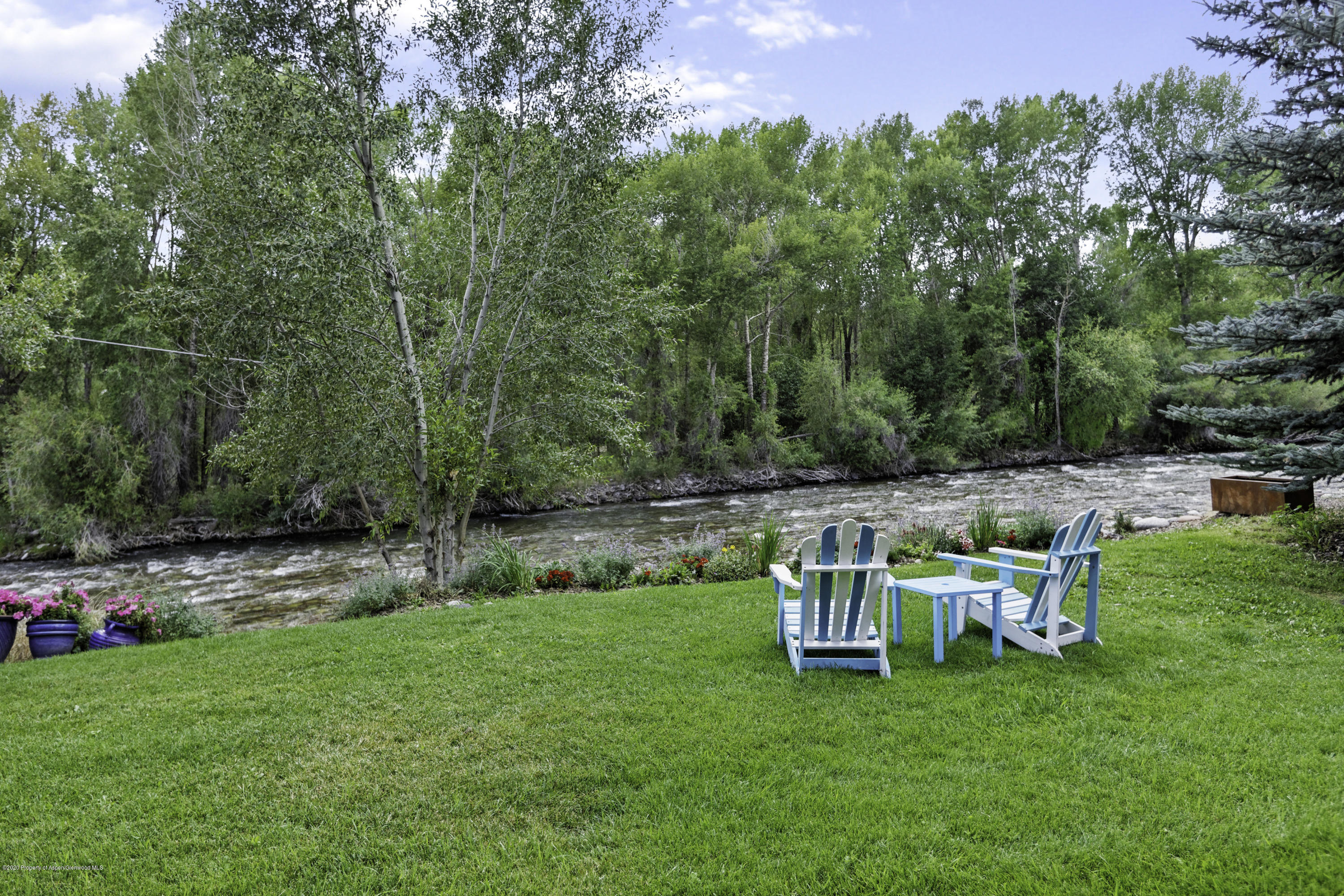 23272 2 Rivers Road, Unit 301 Basalt, CO 81621 - Photo 14 of 16 a backyard of a house with table and chairs