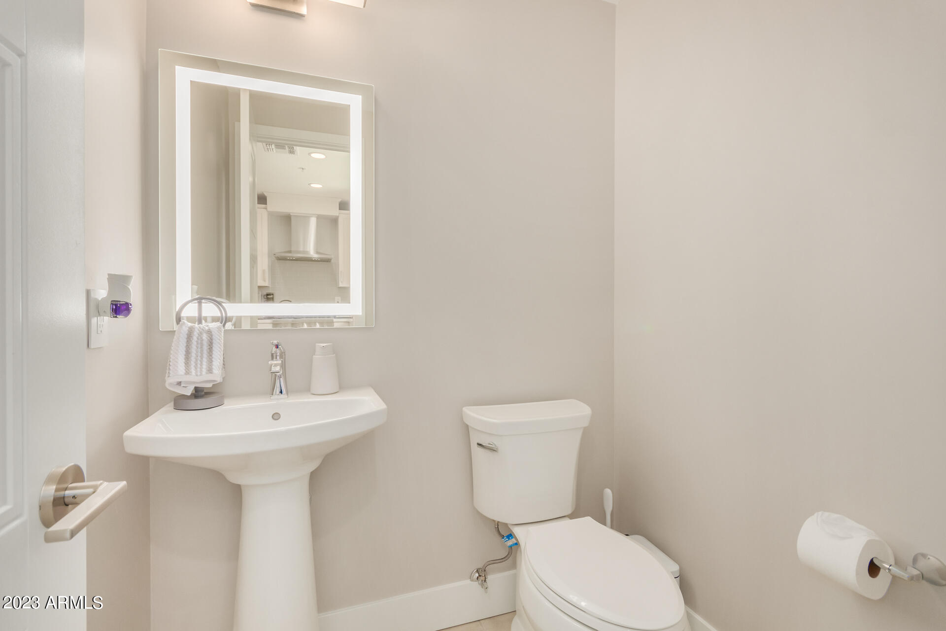 7550 East Osborn Road, Unit 1009 Scottsdale, AZ 85251 - Photo 23 of 39 a bathroom with a sink toilet and mirror