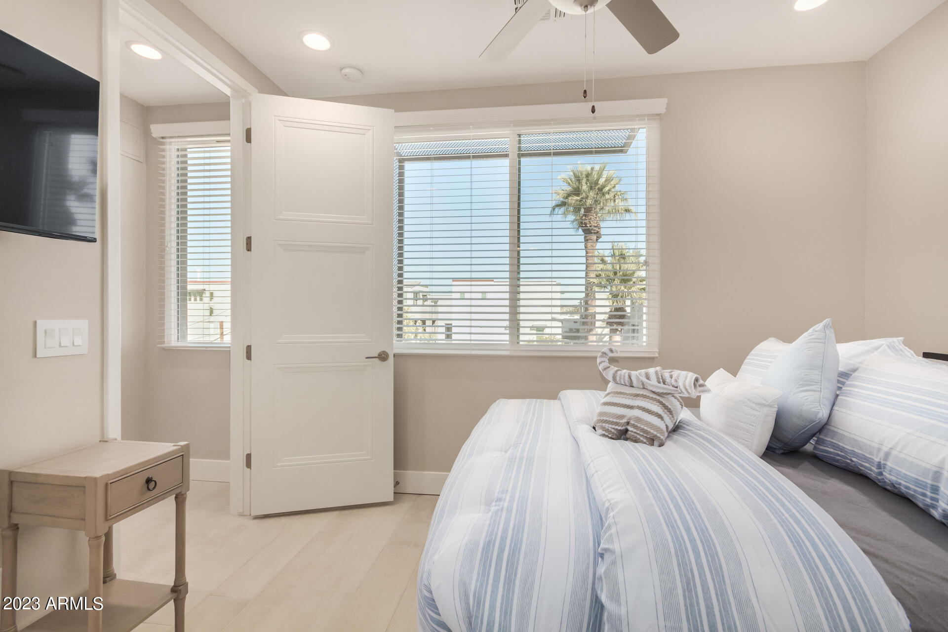 7550 East Osborn Road, Unit 1009 Scottsdale, AZ 85251 - Photo 30 of 39 a bedroom with a large bed and a window