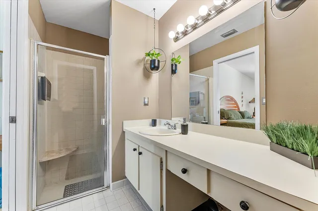 $290,000 | 11 Meadows Drive, Boynton Beach, FL 33436