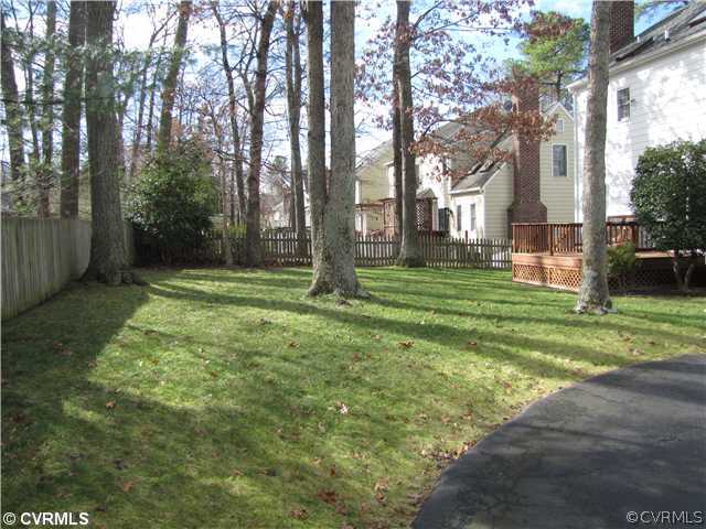 3037 Sable Road Henrico, VA 23233 - Photo 11 of 12 Yard/Garden
