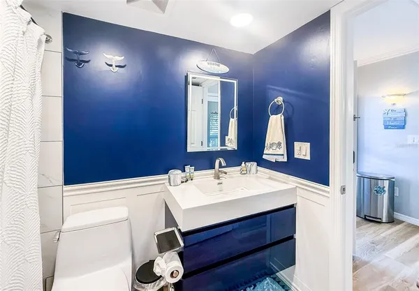 $4,000 | 845 Benjamin Franklin Drive, Unit 202, Sarasota, FL 34236