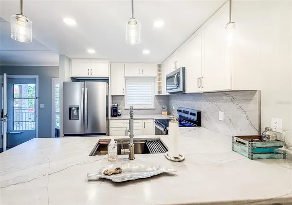 $4,000 | 845 Benjamin Franklin Drive, Unit 202, Sarasota, FL 34236