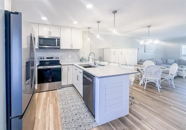 $4,000 | 845 Benjamin Franklin Drive, Unit 202, Sarasota, FL 34236