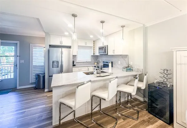 $4,000 | 845 Benjamin Franklin Drive, Unit 202, Sarasota, FL 34236