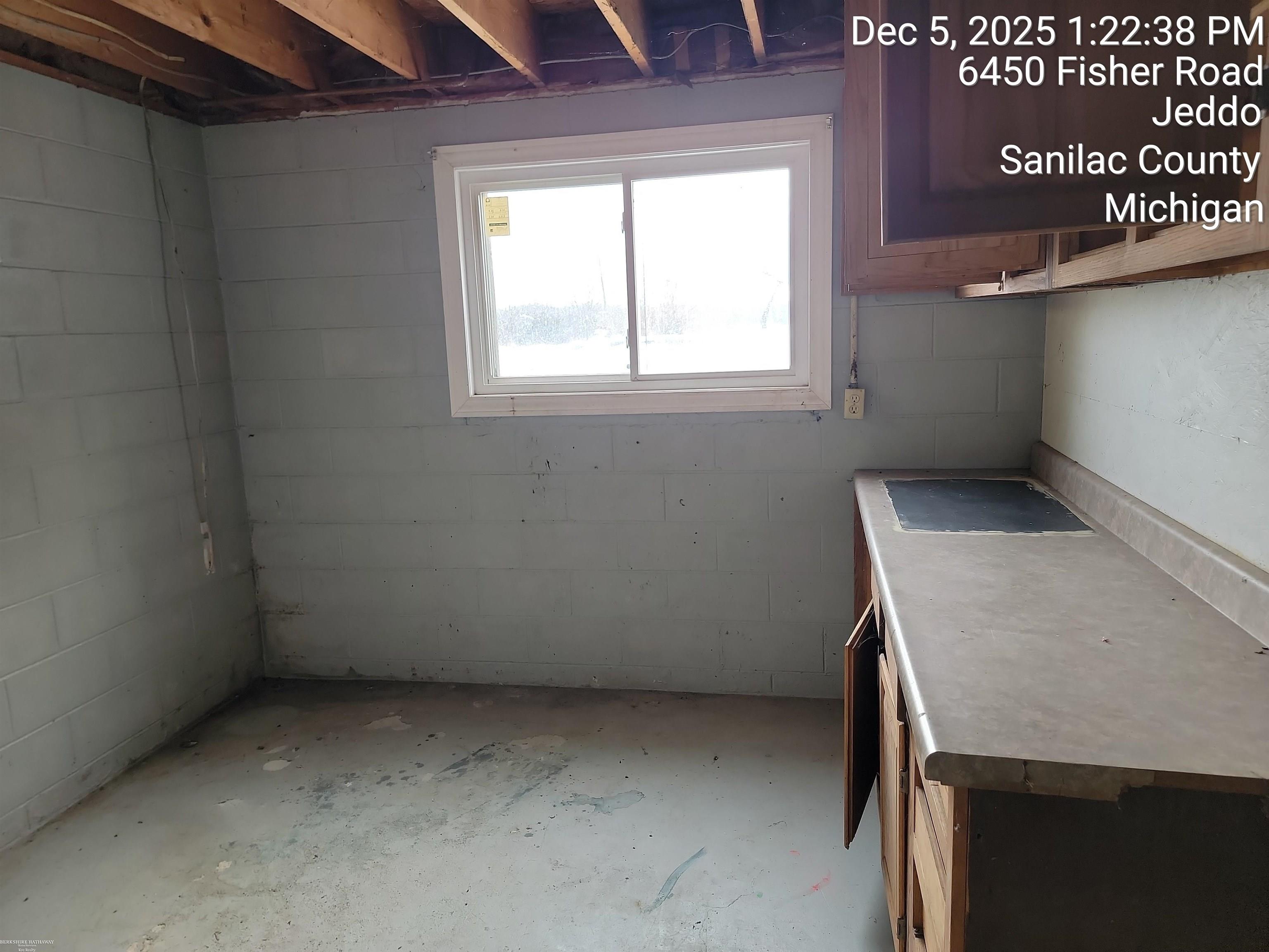 6450 Fisher Road Jeddo, MI 48032 - Photo 6 of 23
