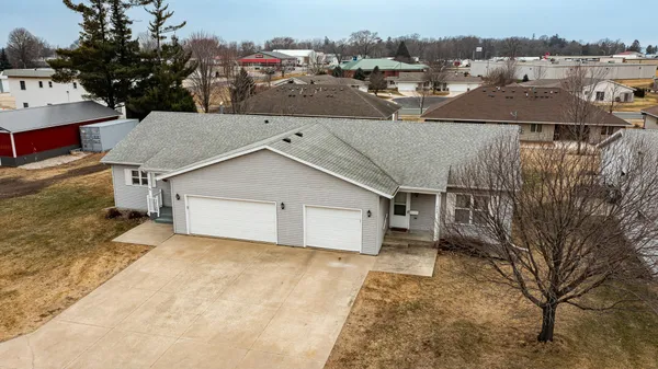 $212,500 | 712 Memorial Drive, Spring Valley, MN 55975
