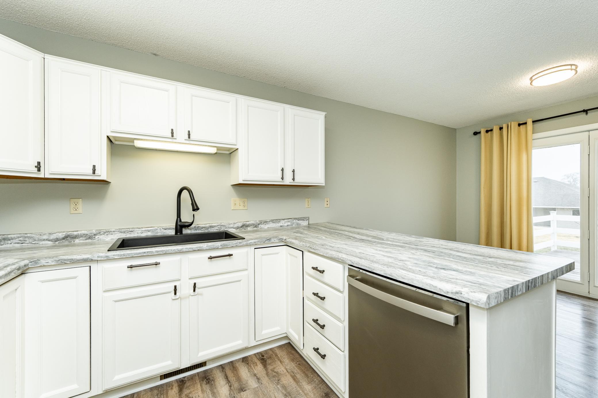 712 Memorial Drive Spring Valley, MN 55975 - Photo 5 of 31