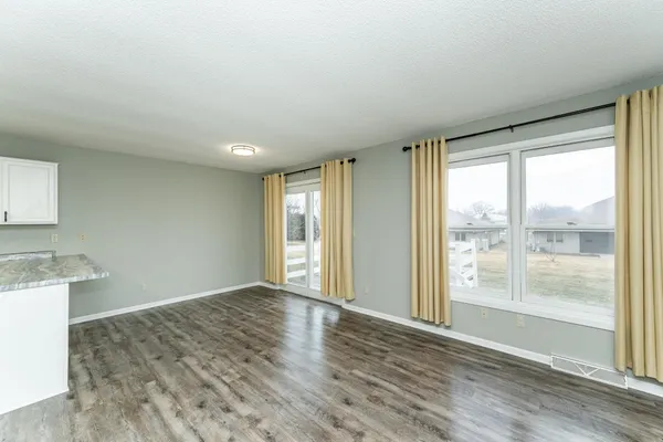 $212,500 | 712 Memorial Drive, Spring Valley, MN 55975